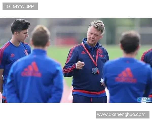 范加尔赞扬曼联青训体系出产的年轻才华，誓言给予更多机会